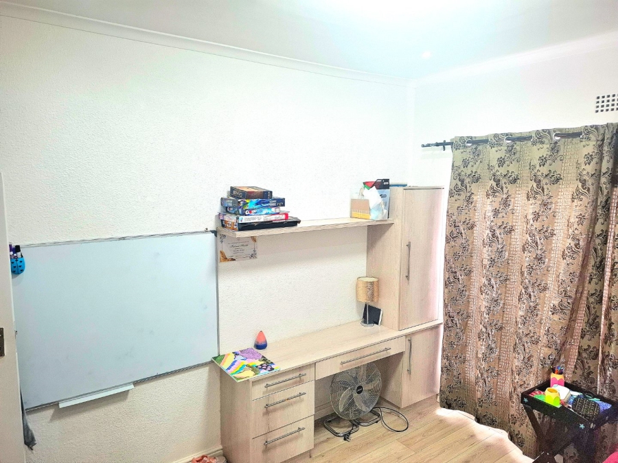 4 Bedroom Property for Sale in Welgelegen 3 Western Cape